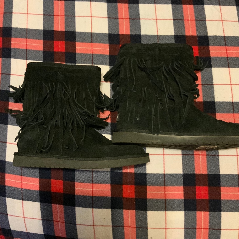 Barely worn Short  Fringe koolaburra boots